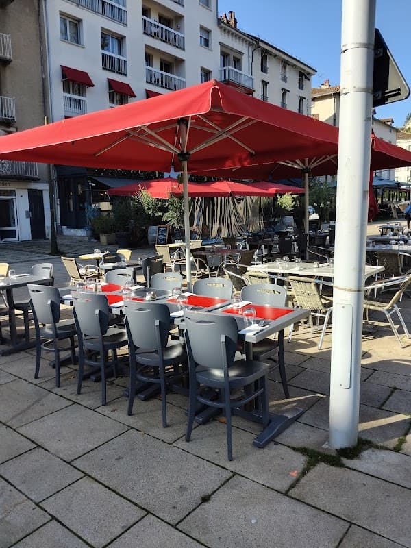 Bar Le 103 sur la place du Square à Aurillac